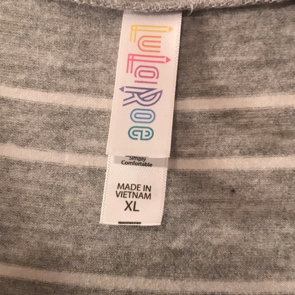 LuLaRoe Christy v neck T-shirt - Picture 3 of 6